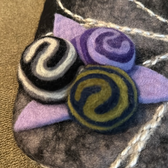 Rising Tide Felt Floral Design Black Grey Purple Purse Shoulder Bag (TD) - Picture 3 of 6